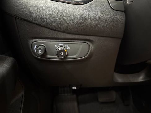 Used 2023 Chevrolet Equinox RS FWD image 21