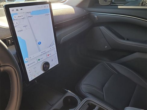 Certified 2025 Ford Mustang Mach-E Premium image 17