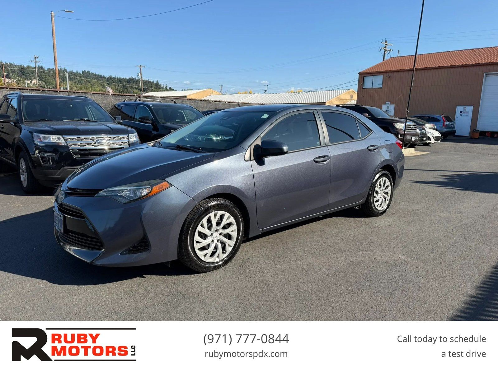 Used 2017 Toyota Corolla LE FWD image 1