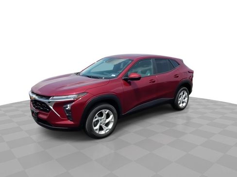 Used 2024 Chevrolet Trax LS w/ LS Convenience Package FWD image 4