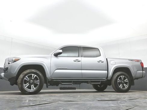 Used 2019 Toyota Tacoma TRD Sport AWD/4WD image 42