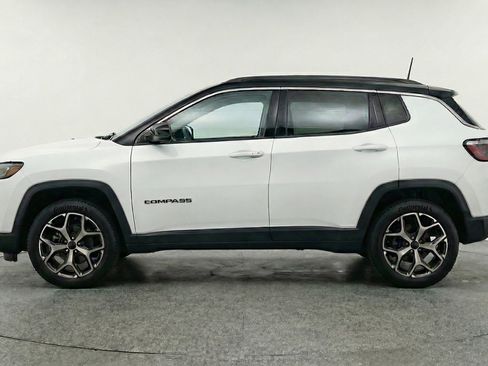 Used 2025 Jeep Compass Limited AWD/4WD image 4