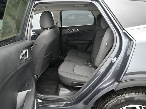 Used 2024 Kia Sportage LX AWD/4WD image 16