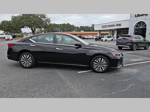 Used 2024 Nissan Altima 2.5 SV image 35