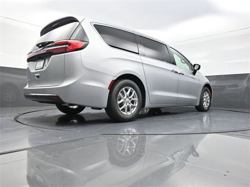 New 2026 Chrysler Pacifica Select image 23