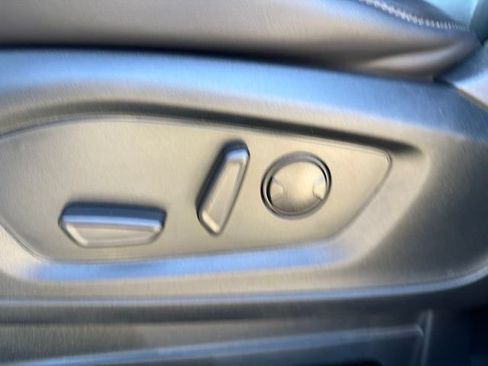 Used 2023 Ford Explorer XLT w/ Equipment Group 202A RWD image 19