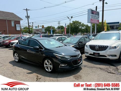 Used 2017 Chevrolet Cruze Premier FWD image 1