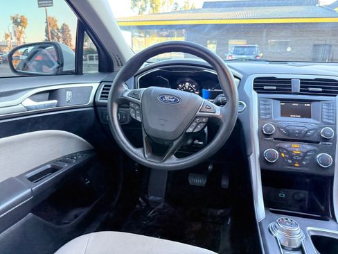 Used 2018 Ford Fusion S image 22