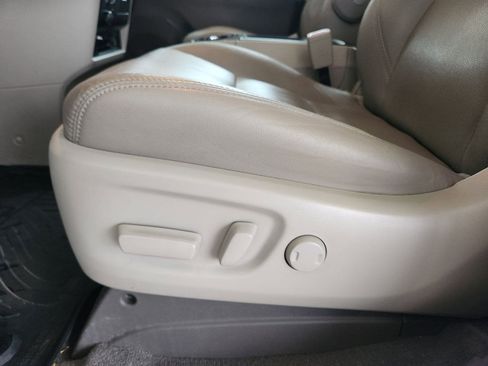 Used 2020 Toyota Sienna XLE Premium FWD image 23