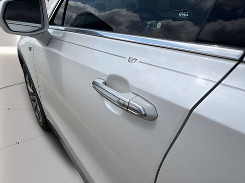 Used 2021 Cadillac XT4 Premium Luxury w/ Cold Weather Package FWD image 17