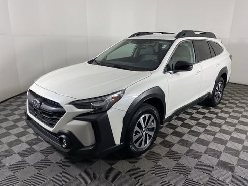Used 2023 Subaru Outback Premium AWD/4WD image 10