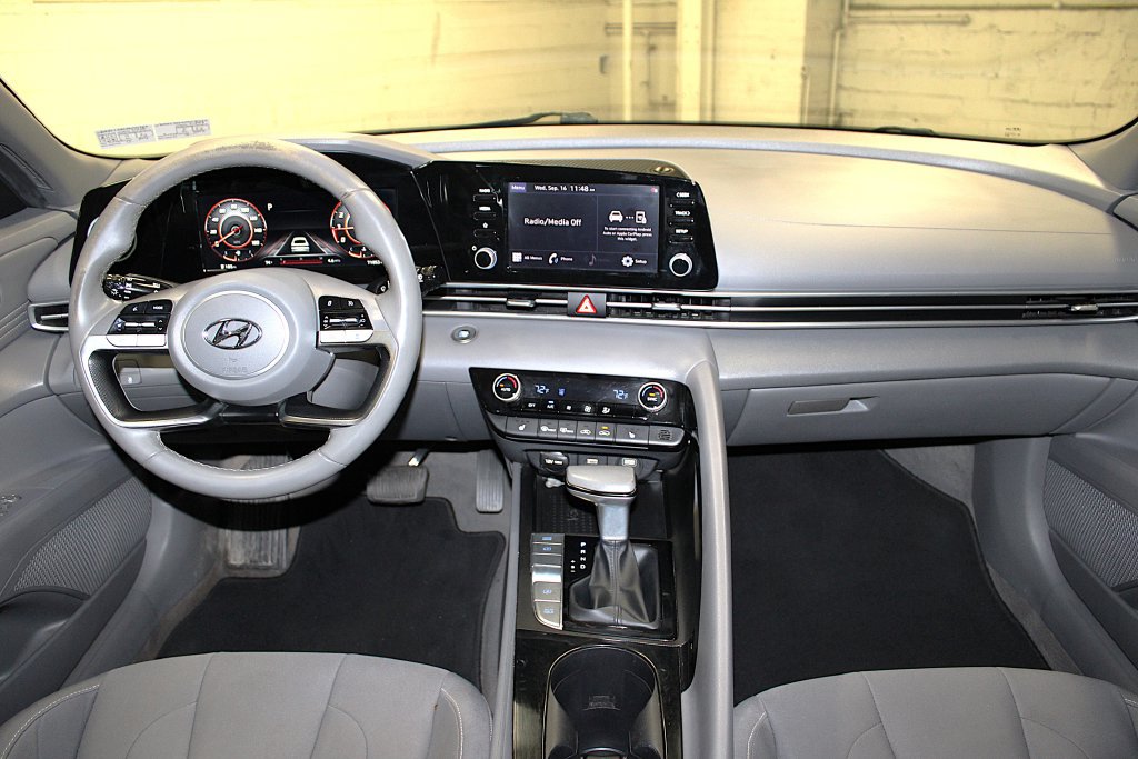 Used 2021 Hyundai Elantra SEL w/ Convenience Package FWD image 9
