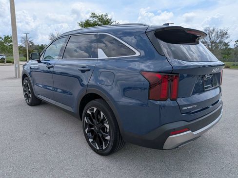 Used 2024 Kia Sorento EX FWD image 7