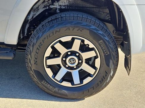 Used 2018 Toyota 4Runner TRD Off-Road AWD/4WD image 24