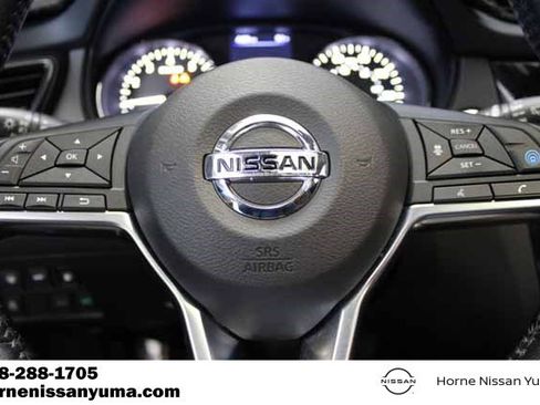 Used 2018 Nissan Rogue SL w/ Premium Package FWD image 9