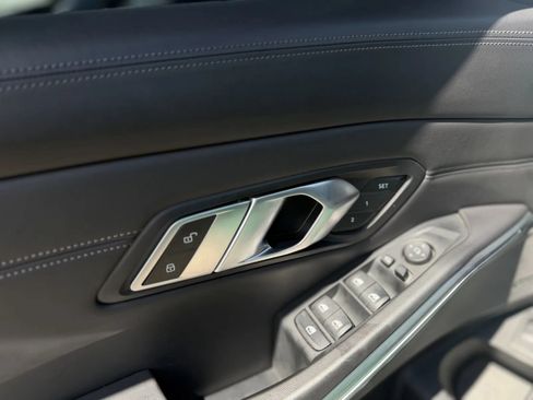 Used 2021 BMW M3 w/ M Carbon Exterior Package RWD image 25