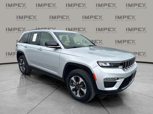 Used 2024 Jeep Grand Cherokee Limited 4xe AWD/4WD image 4