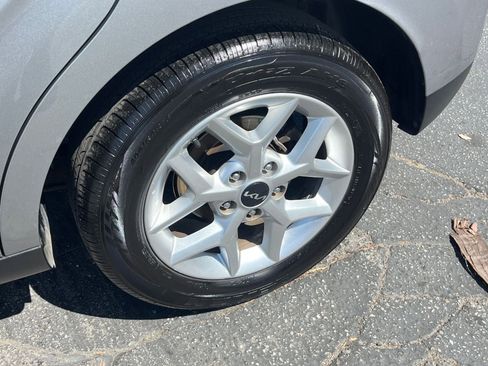 Used 2025 Kia Soul LX w/ LX Technology Package FWD image 30
