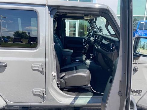 Used 2022 Jeep Wrangler Unlimited Sahara AWD/4WD image 32