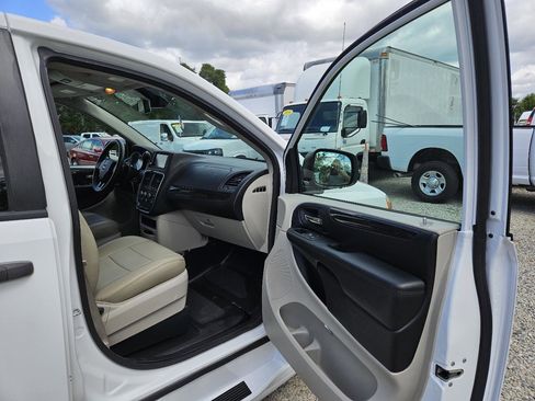Used 2019 Dodge Grand Caravan SE w/ Power Convenience Group I FWD image 33