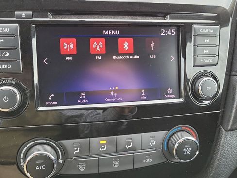 Used 2018 Nissan Rogue S image 37