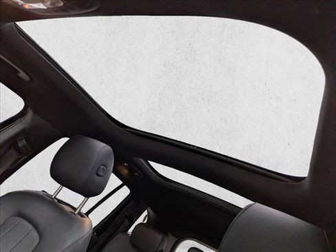 Used 2023 Mercedes-Benz GLB 250 image 11