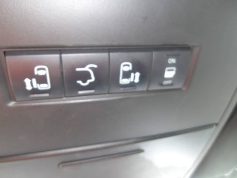 Used 2019 Dodge Grand Caravan SXT FWD image 16