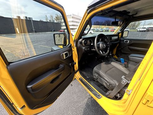 Used 2019 Jeep Wrangler Unlimited Sport image 9