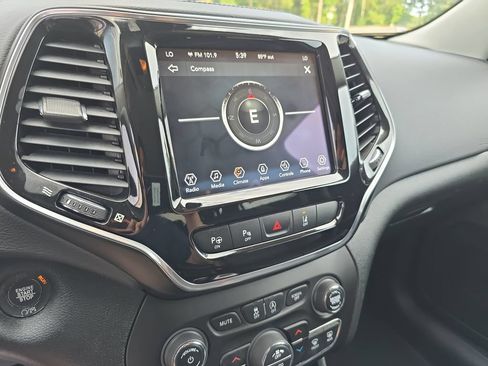 Used 2022 Jeep Cherokee Limited AWD/4WD image 19