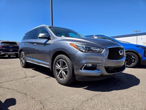 Used 2019 INFINITI QX60 Luxe w/ Essential Package FWD image 2