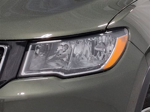 Certified 2021 Jeep Compass Limited image 11