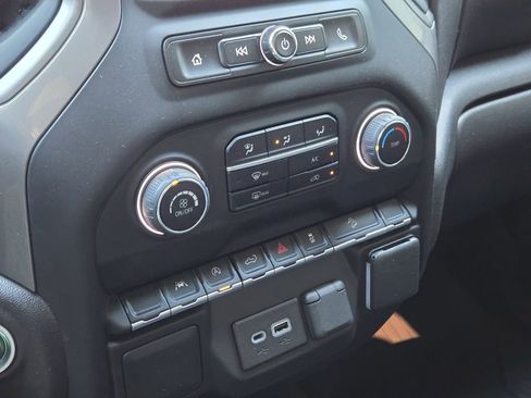 Used 2022 Chevrolet Silverado 1500 Custom Trail Boss w/ LPO, Dark Essentials Package image 21