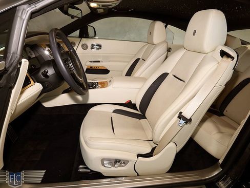 Used 2019 Rolls-Royce Wraith Coupe image 17
