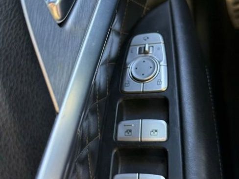 Used 2019 Genesis G70 2.0T Advanced w/ Sport Package image 17