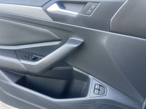 Used 2024 Volkswagen Jetta SE image 6