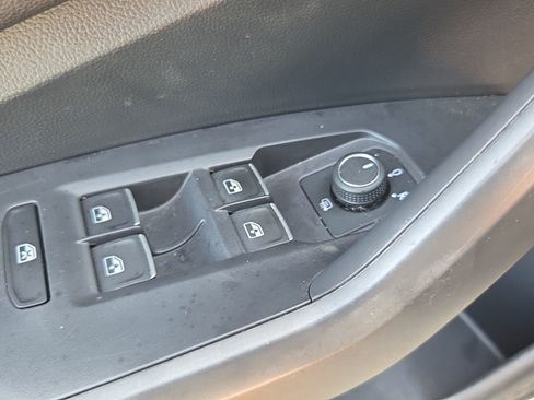 Used 2023 Volkswagen Jetta SE w/ Panoramic Sunroof Package FWD image 29