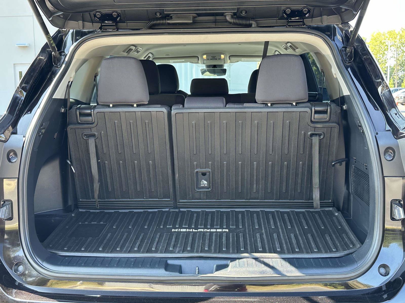 Used 2022 Toyota Highlander L FWD image 8