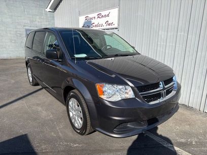 Used 2018 Dodge Grand Caravan SE w/ UConnect Hands-Free Group