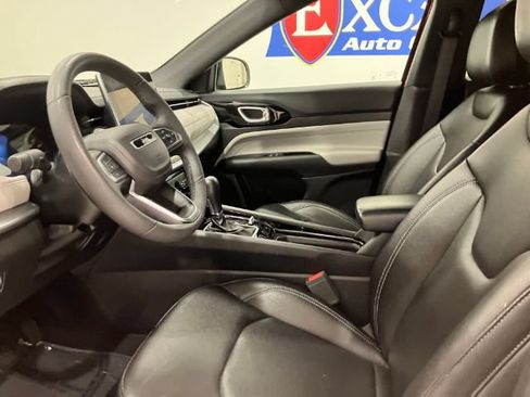 Used 2025 Jeep Compass Limited AWD/4WD image 29