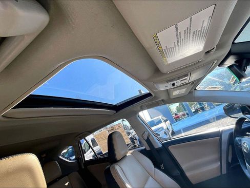 Used 2018 Toyota RAV4 Limited image 15