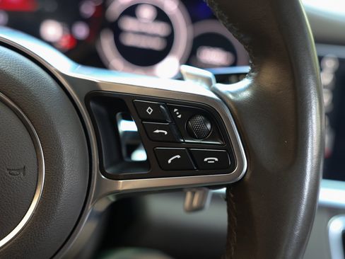 Used 2018 Porsche Panamera 4 image 34