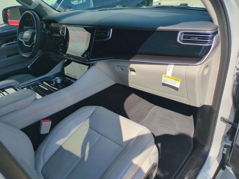 Used 2024 Jeep Wagoneer 2WD w/ Premium Group I image 38