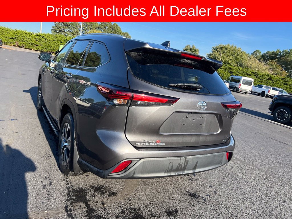 Used 2024 Toyota Highlander XLE FWD image 25