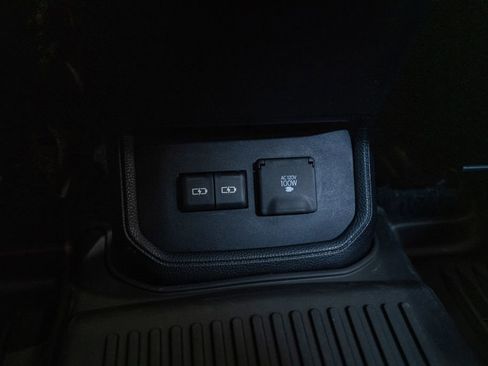 Used 2023 Toyota Highlander Platinum image 40