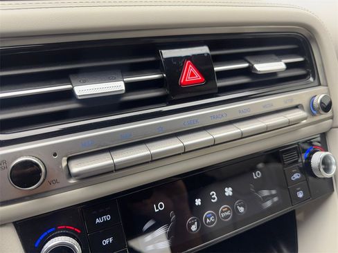 Used 2025 Genesis G70 2.5T image 66