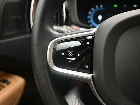 Used 2022 Volvo XC60 B5 Inscription w/ Protection Package Premier image 25