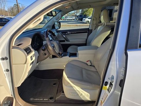 Used 2017 Lexus GX 460 image 5