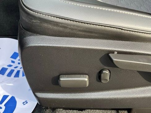 Used 2022 Chevrolet Colorado Z71 w/ Safety Package image 32