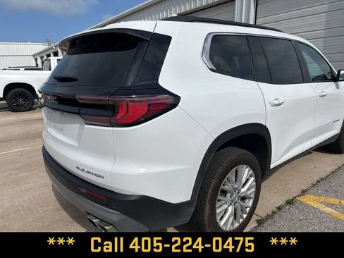 Used 2026 GMC Acadia Elevation w/ Elevation Premium Package FWD image 12