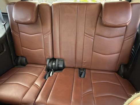 Used 2018 Cadillac Escalade Premium Luxury image 20